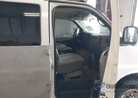 2004 Chevrolet Express from USA, damaged, VIN 1GAHG39U441210924